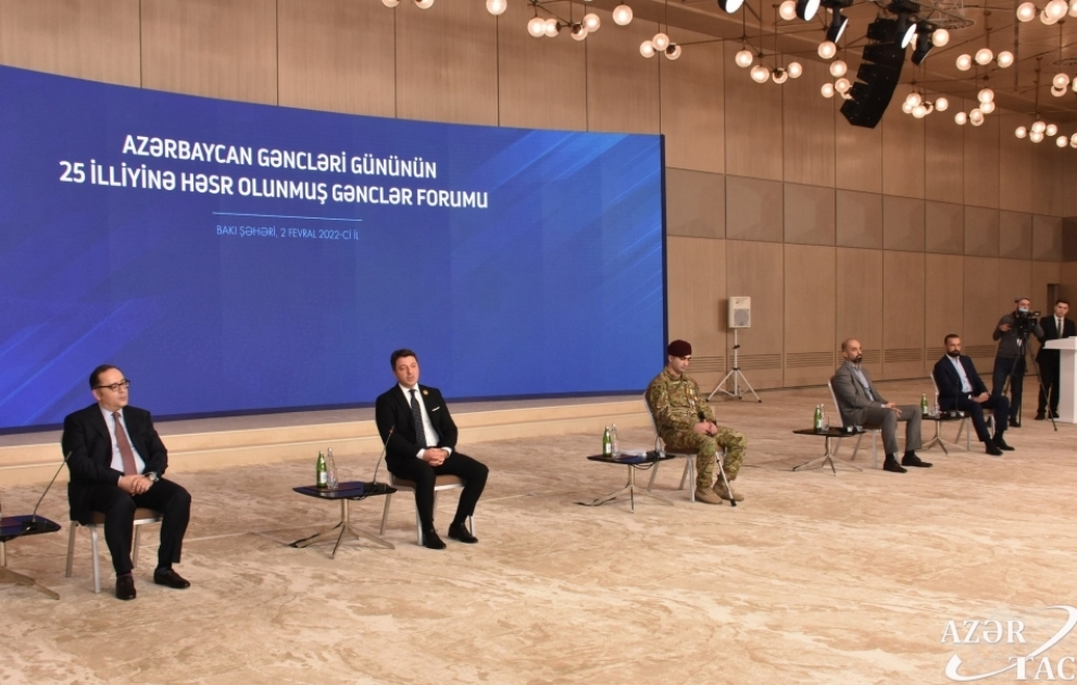 Bakıda Azərbaycan Gənclər Gününün 25 illiyinə həsr olunmuş Gənclər Forumu çərçivəsində panel müzakirələri keçirilib