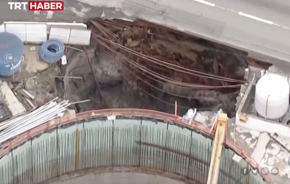 Metro tunelinin tikintisi zamanı ərazi qəfildən çökməyə başlayıb