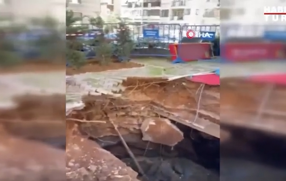 İstanbulun Kadıköy məhəlləsində torpaq çökməsi olub