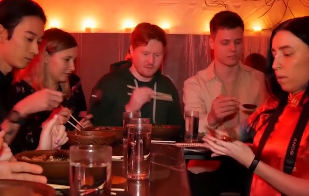 Kazanda ramen yemək yarışması keçirilib