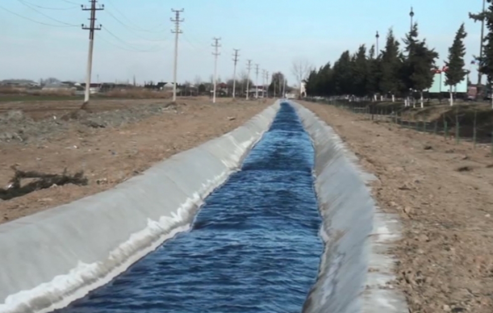 Beyləqanda torpaq məcralı kanal beton üzlüyə alınıb