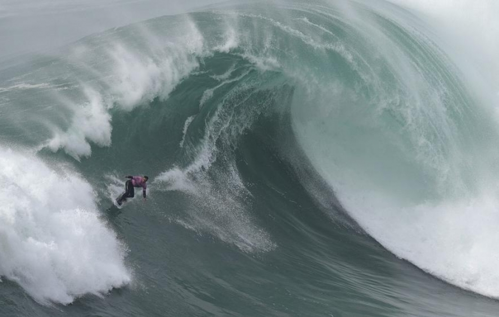 Les meilleurs surfeurs du monde s'affrontent au Portugal