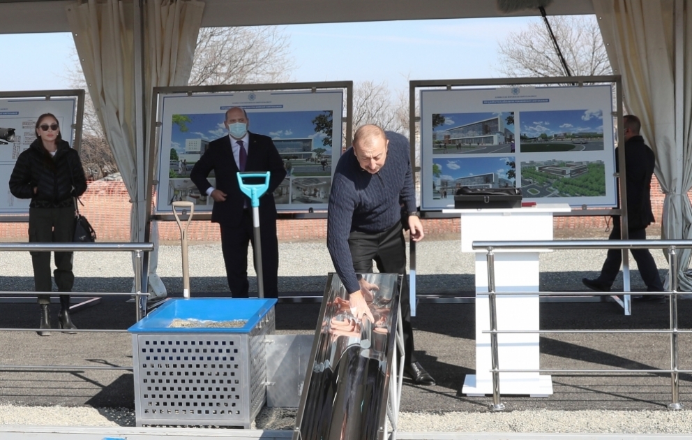 Pose de la première pierre de l'Hôpital central régional d’Aghdam