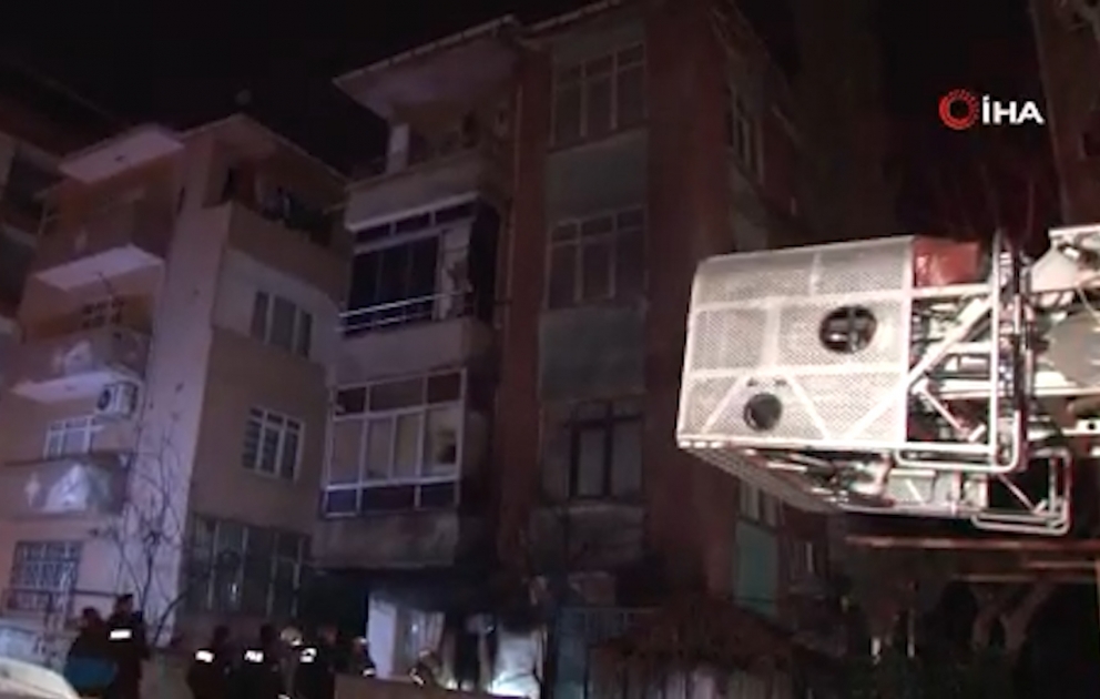 İstanbulda 4 mərtəbəli binada yanğın olub, 1 nəfər ölüb