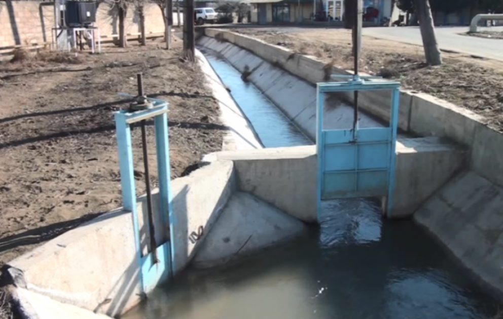 Biləsuvarda suvarma kanalı beton üzlüyə alınıb