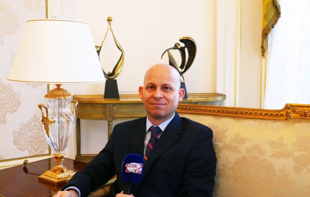Matyö Gider: Fransada akademiyalar elm və tədqiqat sahələrində dövlətin konsultant qurumu kimi fəaliyyət göstərir