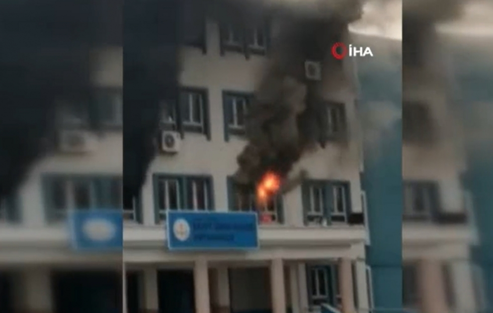 Adanada məktəbdə kondisionerin partlaması yanğına səbəb olub