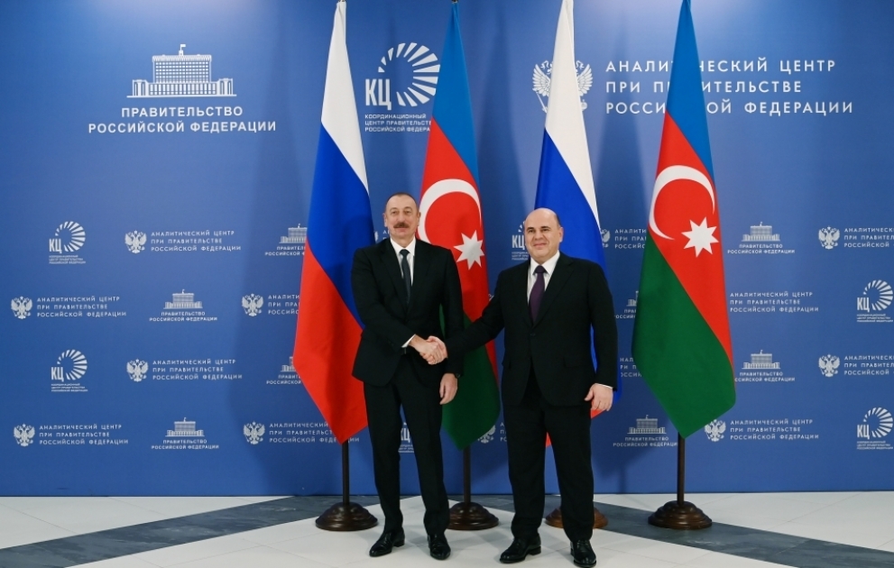 Le président Ilham Aliyev visite le Centre de coordination du Cabinet des ministres russe