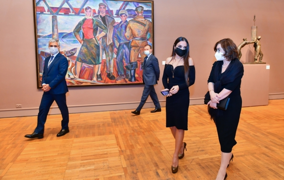 Vice-President of Heydar Aliyev Foundation Leyla Aliyeva views “Works from the collection of the Tretyakov Gallery” exhibition in Moscow