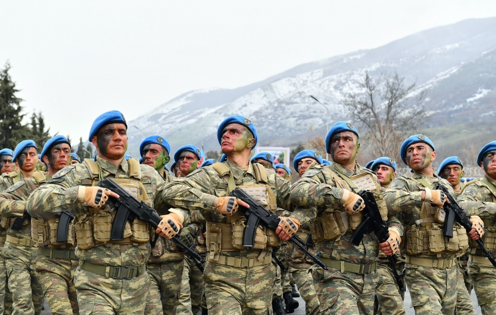 Müdafiə Nazirliyi komando hərbi hissələrində müddətdən artıq həqiqi hərbi xidmət keçmək istəyənlərin qəbulunu elan edir