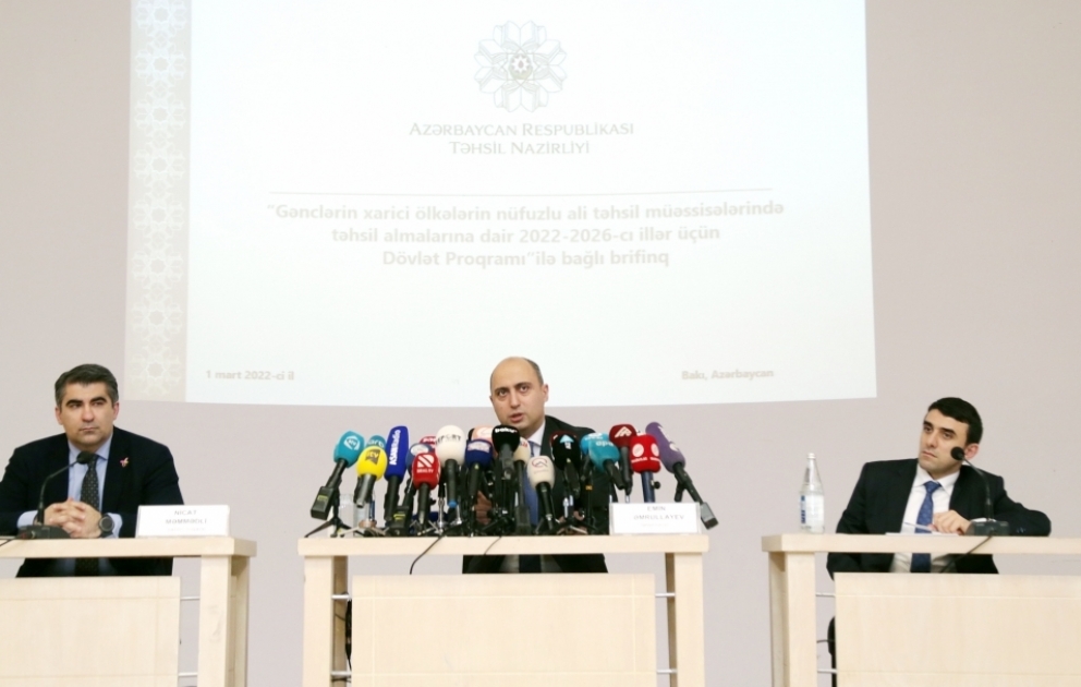 Təhsil naziri: Orta məktəb dərslikləri sadələşdiriləcək