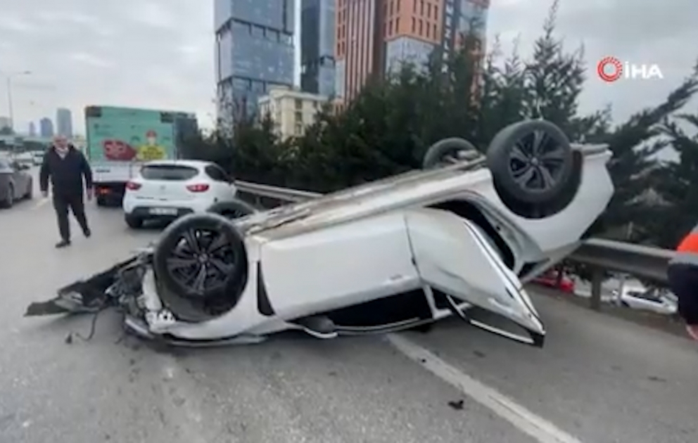 İstanbulda avtomobil qəzası baş verib