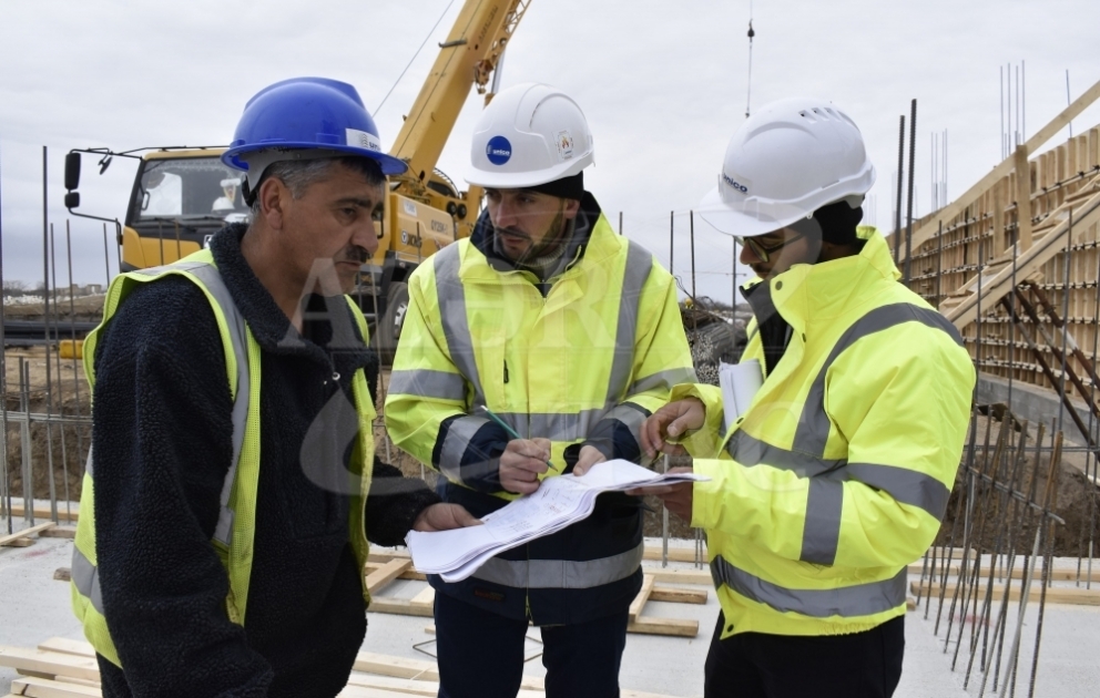 La construction d’une école secondaire suit son cours à Aghdam