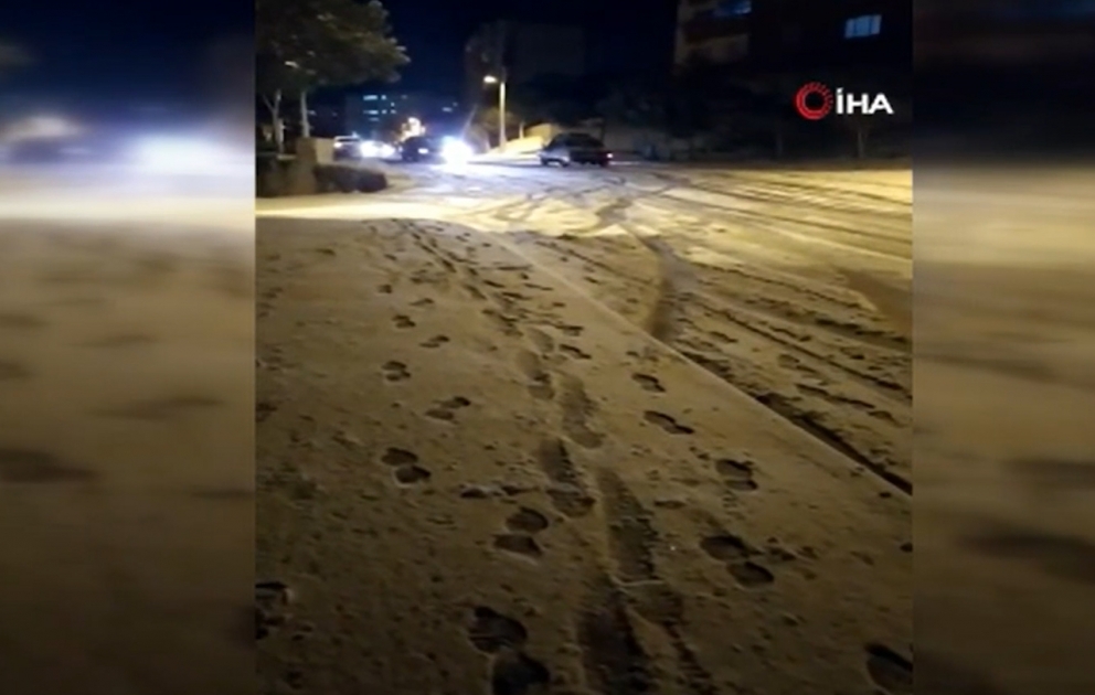 Türkiyədə qarlı hava şəraiti yollarda çətinlik yaradıb