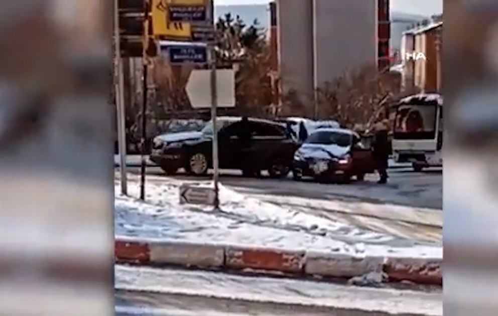Türkiyədə qarlı hava şəraiti qəzalara səbəb oldu