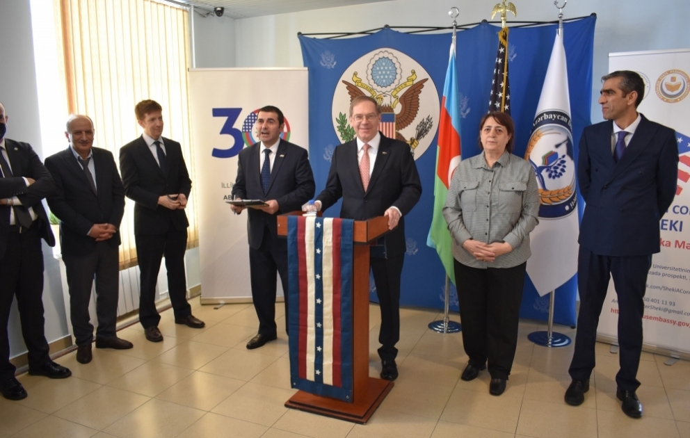 Azərbaycan Dövlət Pedaqoji Universitetinin Şəki filialında “Amerika guşəsi” açılıb