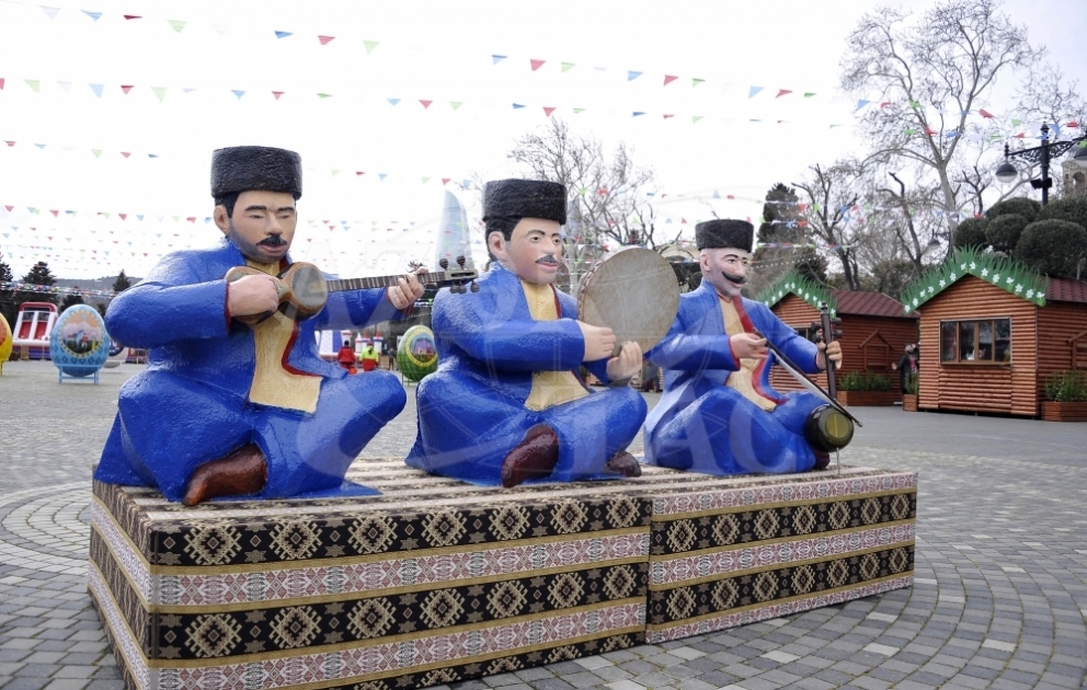 Novruz bayramı ilə bağlı Dənizkənarı Milli Park, Fəvvarələr meydanı bəzədilib