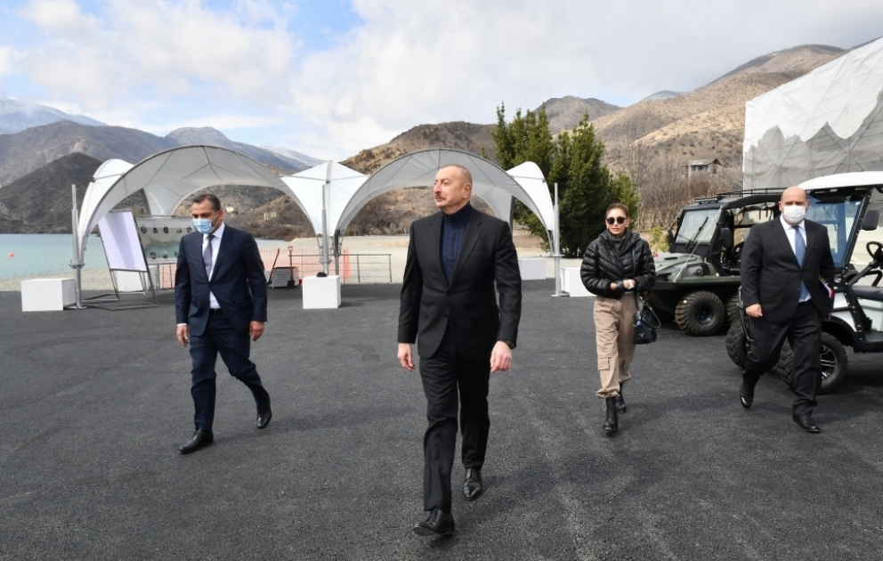 Prezident İlham Əliyev Suqovuşanda turizm kompleksinin təməlini qoyub