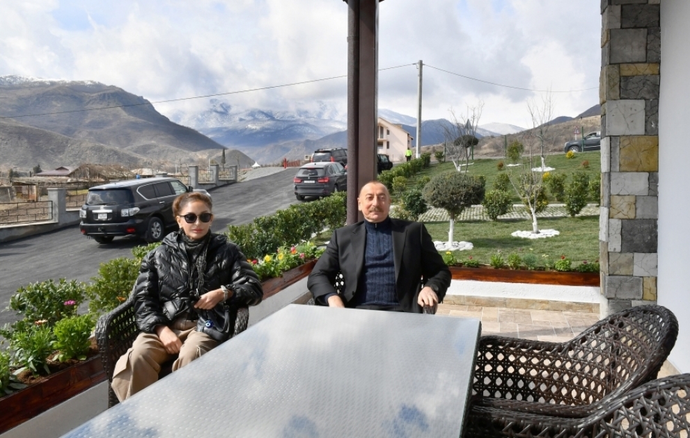 Le président de la République prend connaissance des travaux de restauration effectués dans une maison individuelle à Sougovouchan