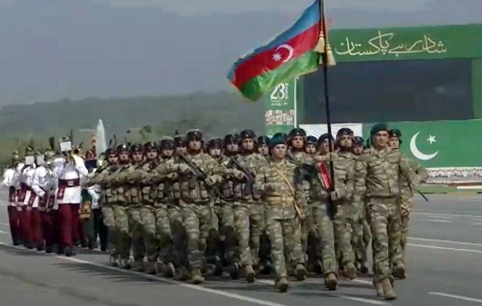Azerbaijani servicemen take part in military parade on Pakistan Day