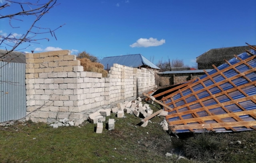 Güclü külək İsmayıllı rayonunda fəsadlara yol açıb