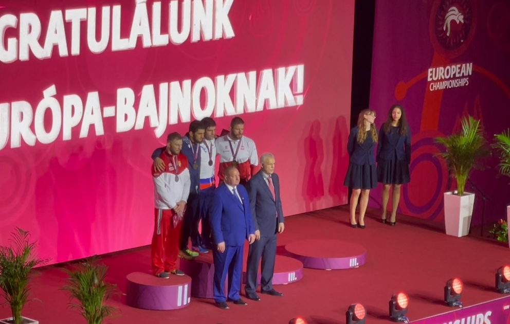 Sərbəst güləşçilərimiz Avropa çempionatına 1 qızıl və 3 gümüş medalla start veriblər