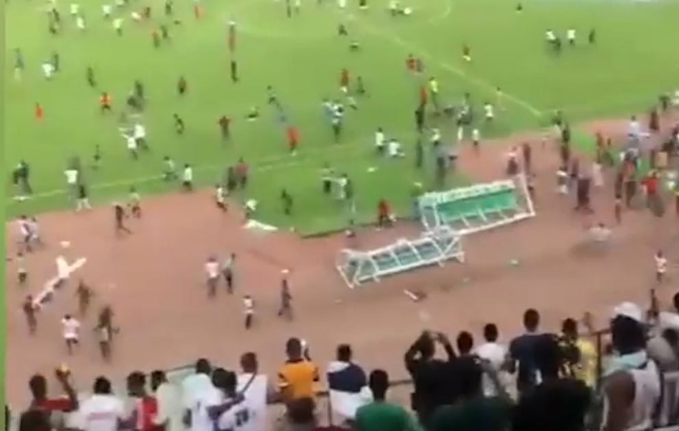 Nigeriya millisinin azarkeşləri meydana girdilər