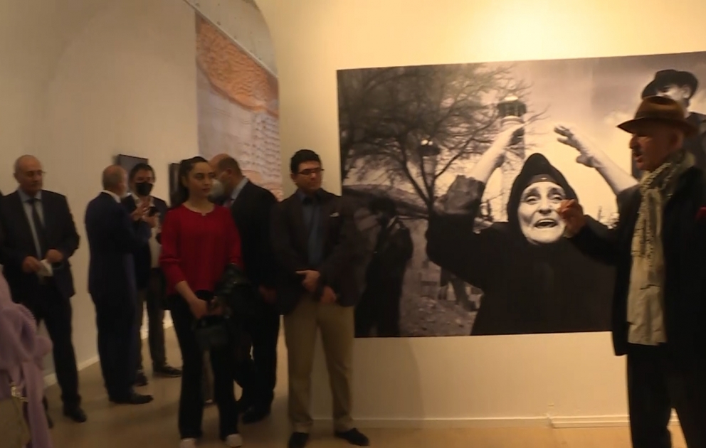 Vyanada Reza Deqatinin fotoəsərlərindən ibarət “Qarabağın ruhu - sülhə doğru uzun yol” adlı sərgi açılıb