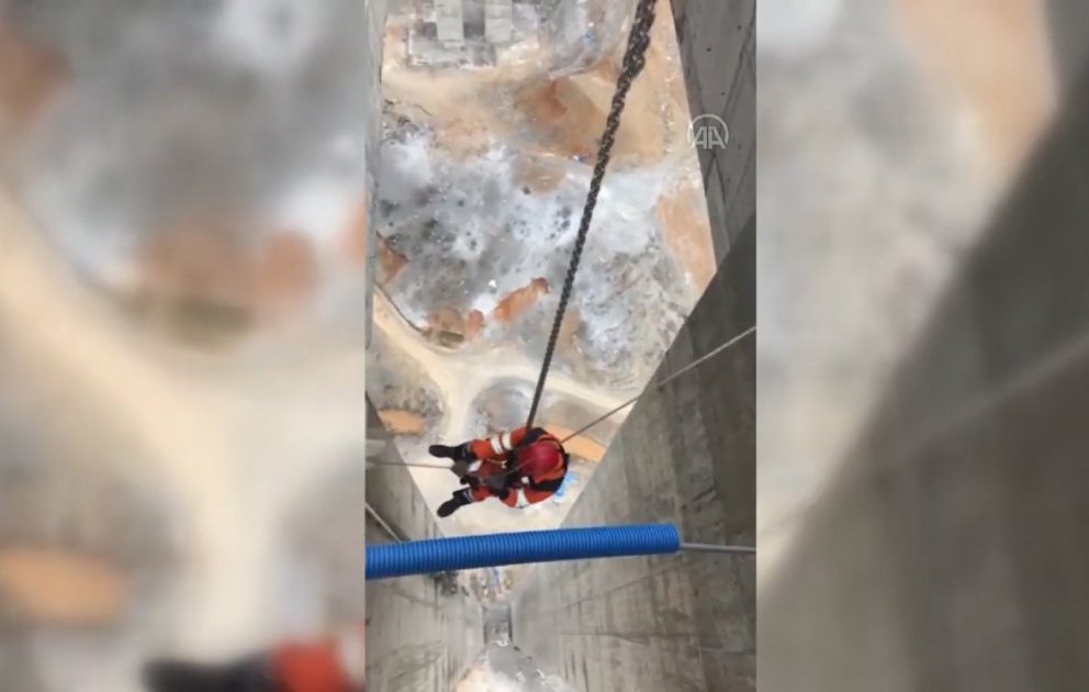 Türkiyədə  bina tikintisində liftdə sıxılmış vəziyyətdə qalan işçilər xilas edilib