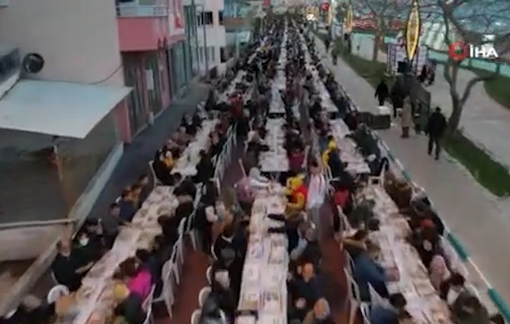 Bir kilometrlik iftar süfrəsi
