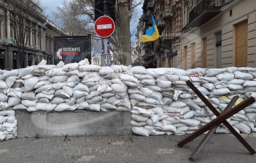 Одесса воюет, обороняется и живет