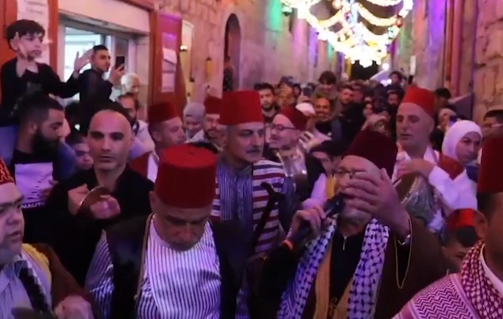 Müsəlmanlar nəhəng fənərlərin yandırılması mərasimində iştirak ediblər