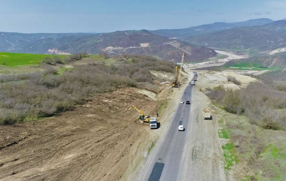Muğanlı-İsmayıllı-Qəbələ yolunun ilk 14 km-lik hissəsinin tikintisi aparılır