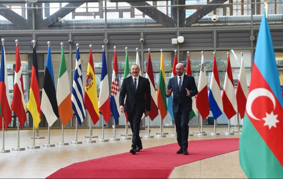 Brüsseldə Prezident İlham Əliyev ilə Avropa İttifaqı Şurasının Prezidenti arasında görüş başlayıb