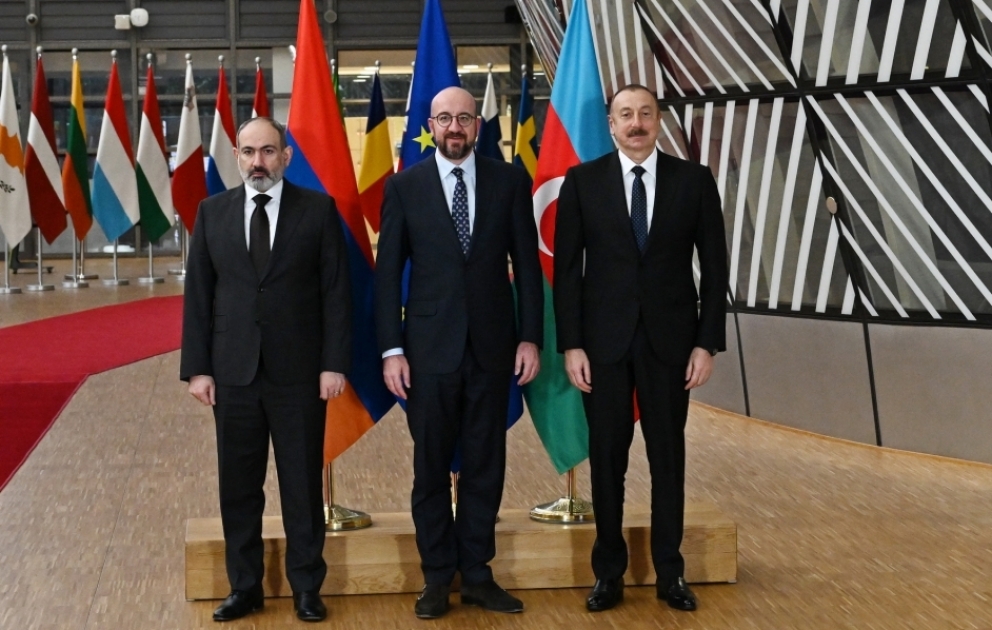 Präsident Ilham Aliyev, EU-Ratspräsident und armenischer Premierminister treffen sich in Brüssel im Format eines Arbeitsessens
