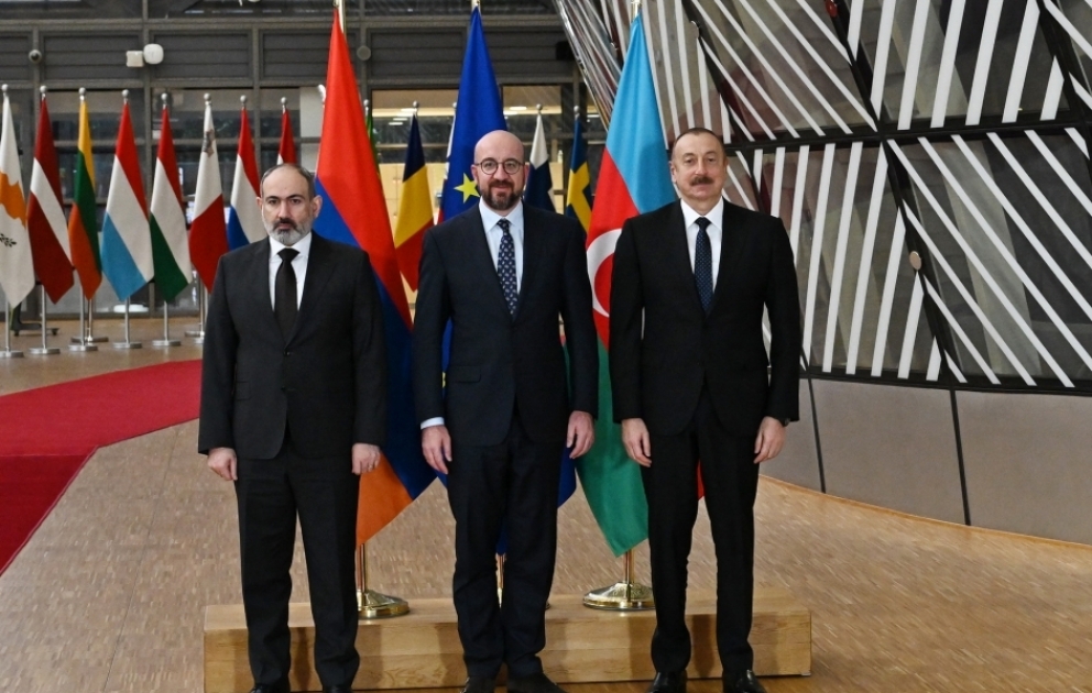 Le président Ilham Aliyev, le président du Conseil européen et le Premier ministre arménien se réunissent autour d’un dîner de travail à Bruxelles