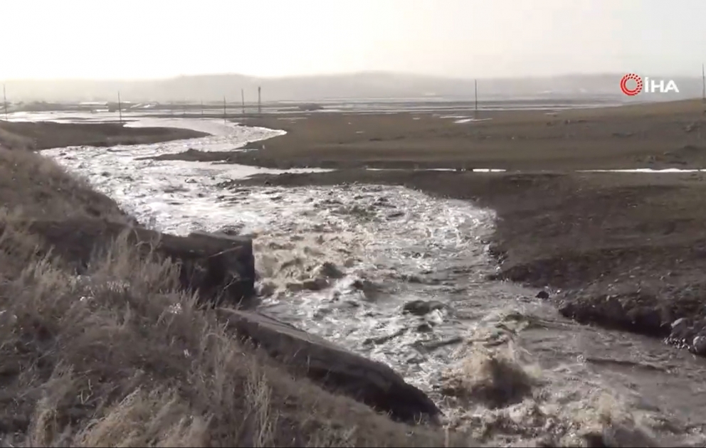 Güclü sel və daşqınlar Türkiyənin şərq bölgəsində ağır fəsadlar törədib