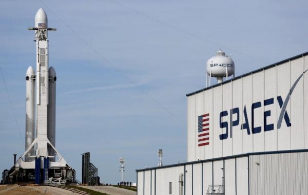 “SpaceX” missiyası göyərtəsində üç turistlə kosmosa çıxıb