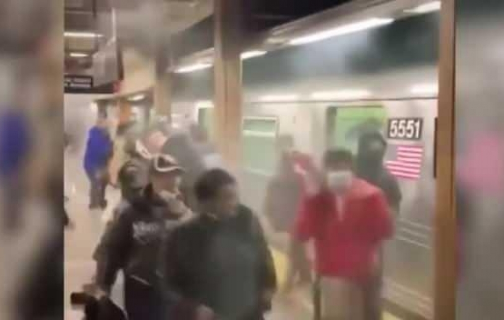 Nyu-York metrosunda bir neçə nəfər güllələnib