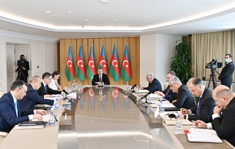 Une réunion consacrée au bilan du premier trimestre de l’année courante se tient sous la présidence du président Ilham Aliyev