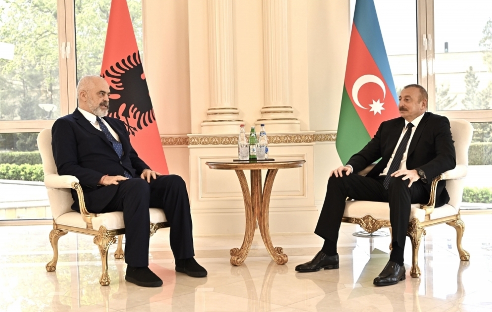 Le président azerbaïdjanais s’entretient en tête-à-tête avec le Premier ministre albanais