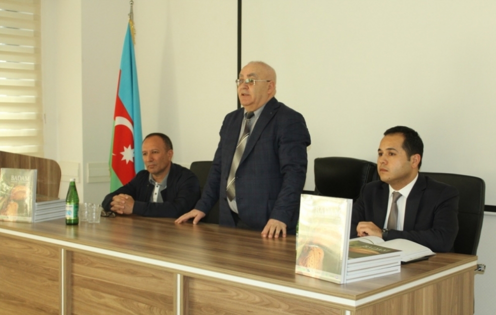 Qubada “Badam ağacının yetişdirilməsi” kitabı təqdim olunub