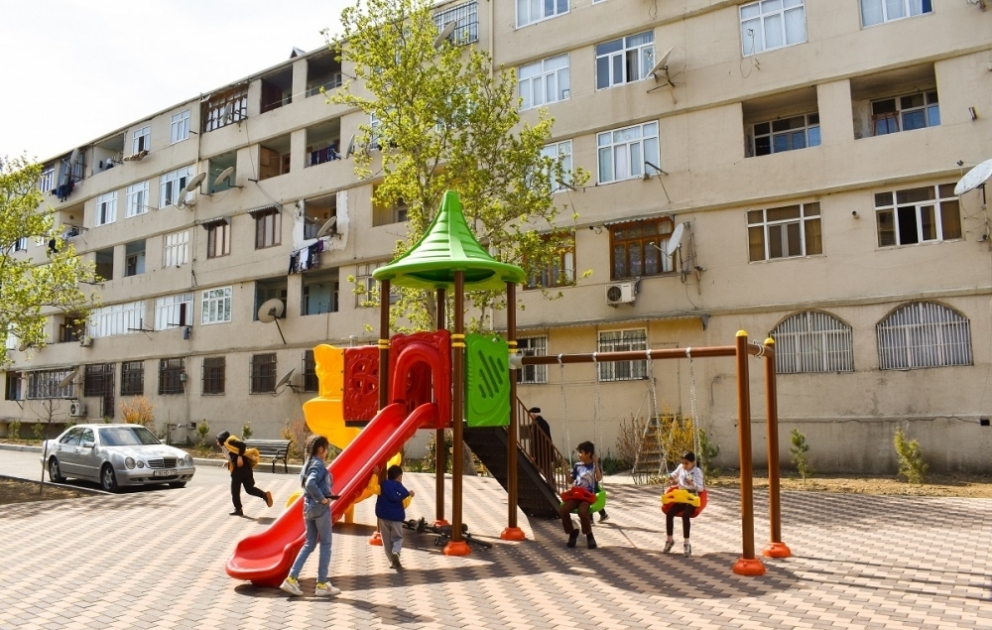 Gəncədə abadlaşdırılan məhəllə sakinlərin istifadəsinə verilib