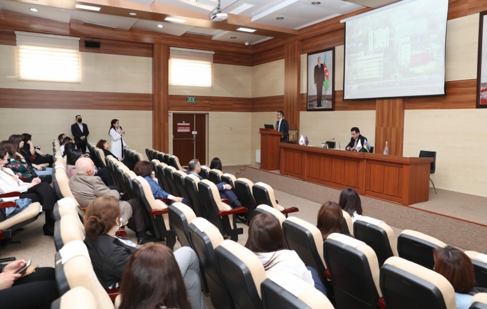 Milli Onkologiya Mərkəzində süd vəzi xərçəngi xəstələrində fertillik problemləri müzakirə olunur