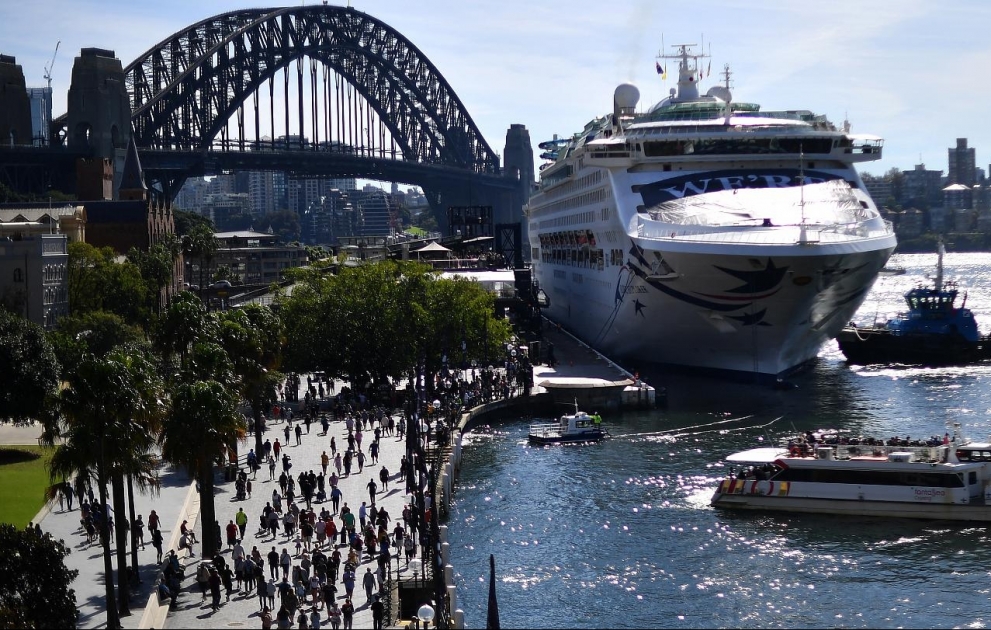 First cruise ship returns to Sydney after more than two years