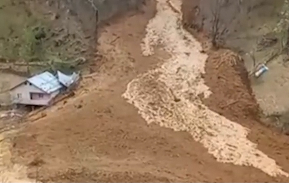 Türkiyədə təbii fəlakət onlarla evi torpaq altında qoydu