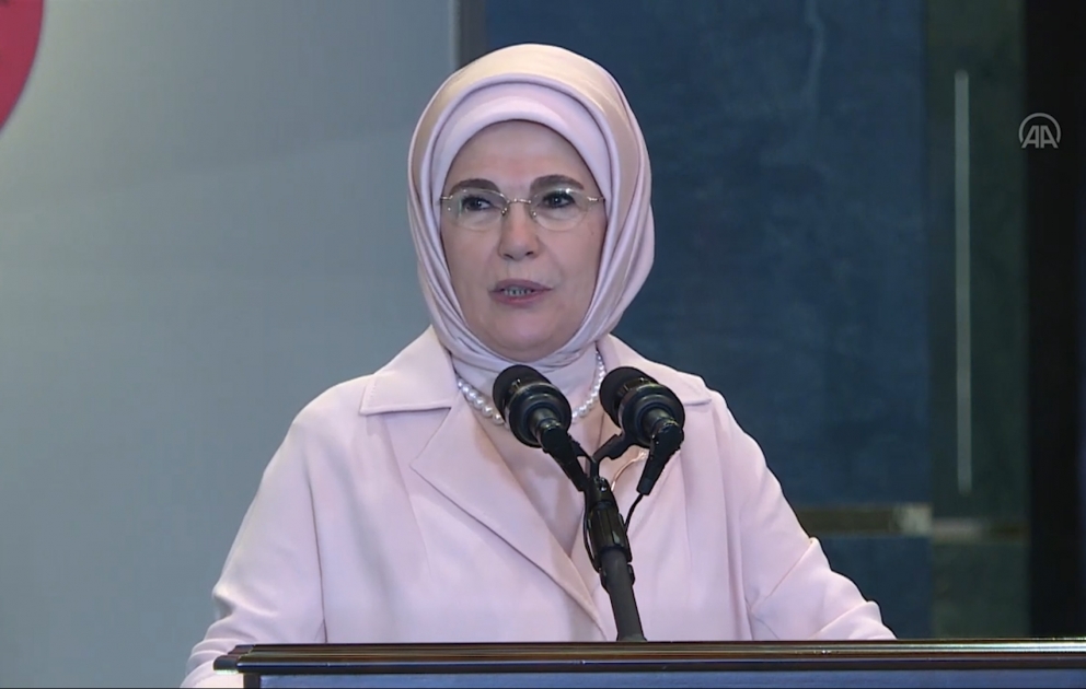 Əminə Ərdoğan ukraynalı uşaqları iftara qonaq edib