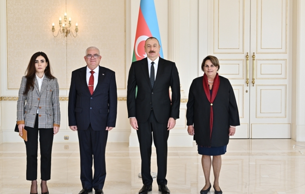 Президент Ильхам Алиев принял верительные грамоты новоназначенного посла Кубы в нашей стране
