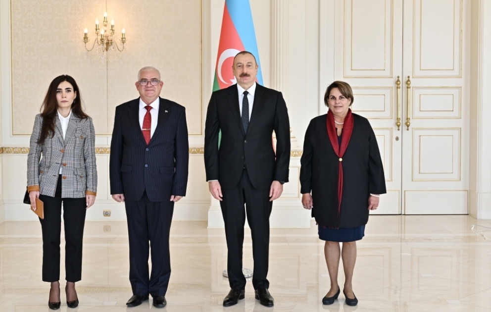 Präsident Ilham Aliyev nimmt Beglaubigungsschreiben des neu ernannten kubanischen Botschafters in Aserbaidschan entgegen