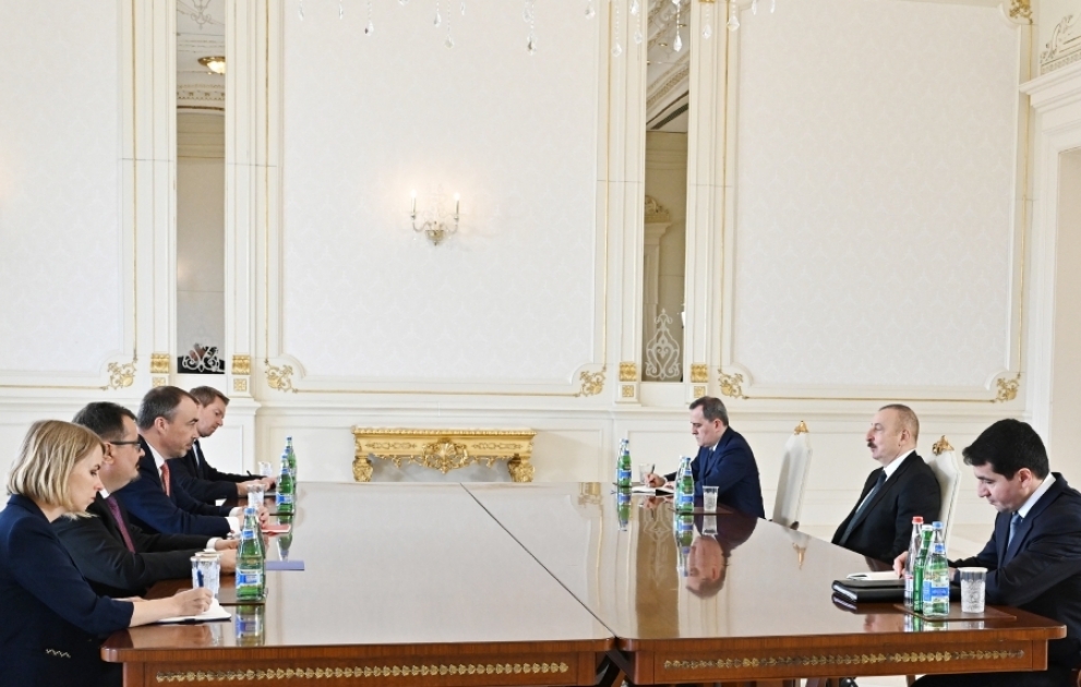 Entretien du président azerbaïdjanais avec une délégation menée par le représentant spécial de l’UE pour le Caucase du Sud